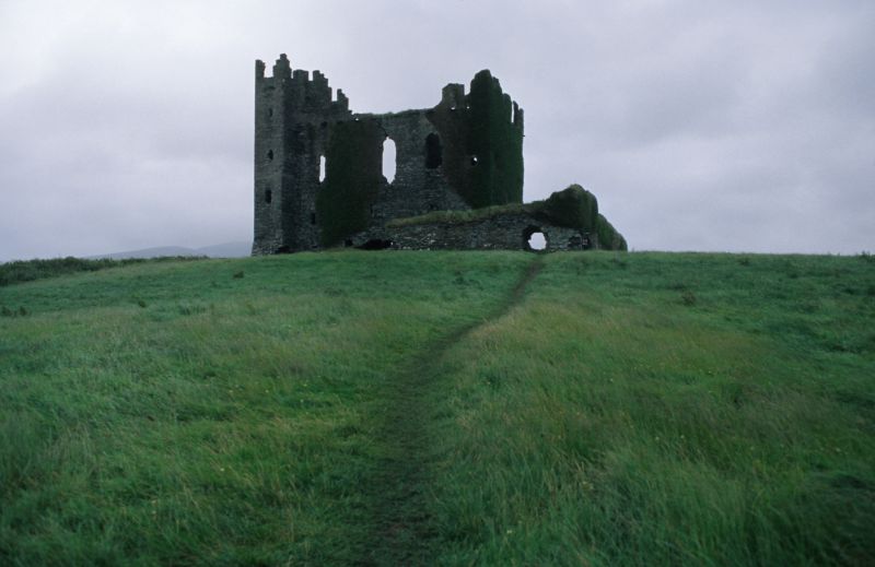 Ballycarbery Castle, Cahirciveen, Ring of Kerry 07/2007