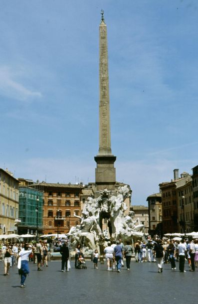 Piazza Navona, Fontana dei Fiumi 05/2001