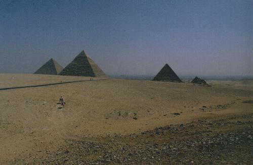 Pyramiden von Gise (v.l.n.r. : Cheops, Chephren, Mykerinos) 07/1998